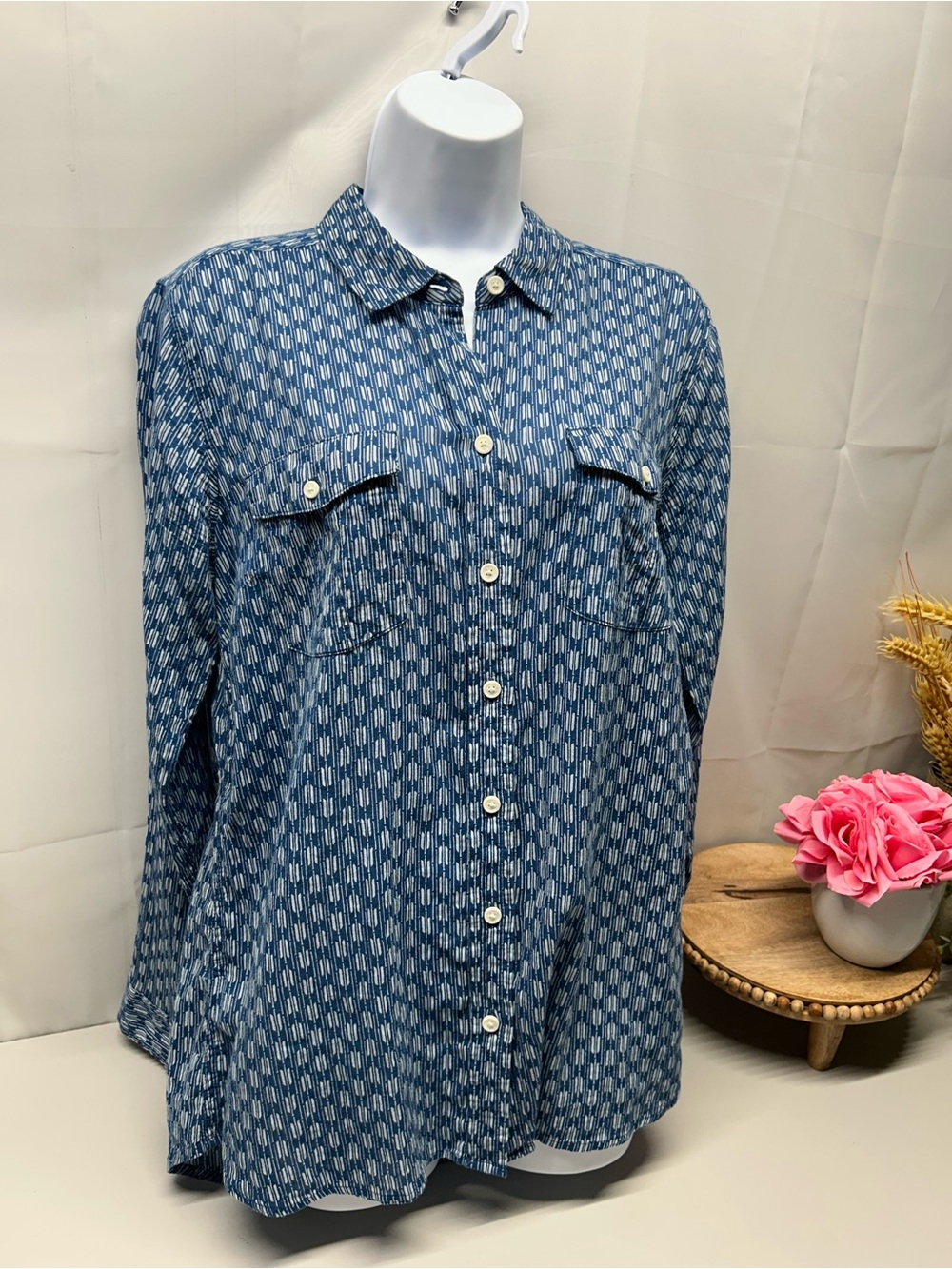 Eddie Bauer Navy and White Patterned Women's Button-Up